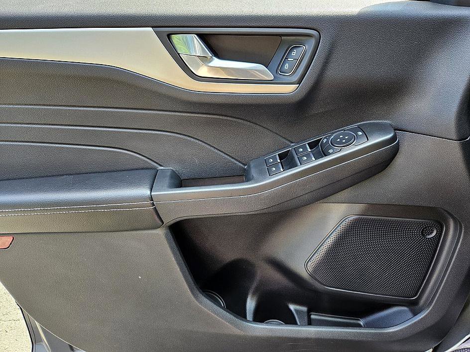 2021 Ford Escape SE photo 27