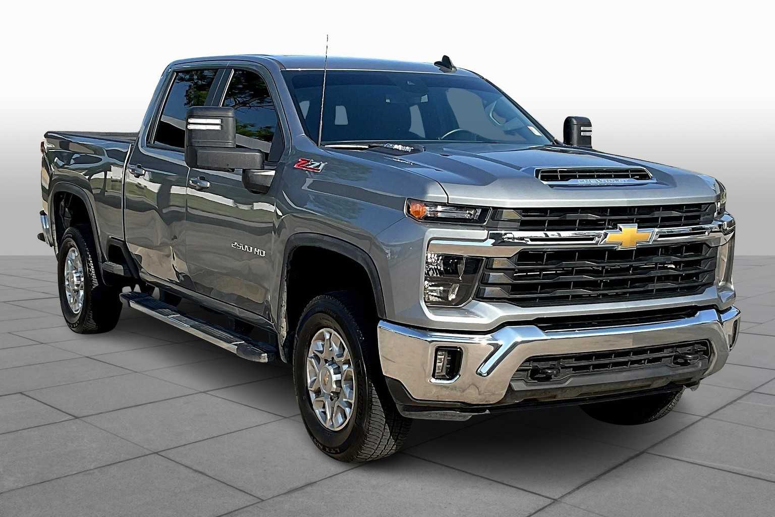 2024 Chevrolet Silverado 2500HD LT photo 2