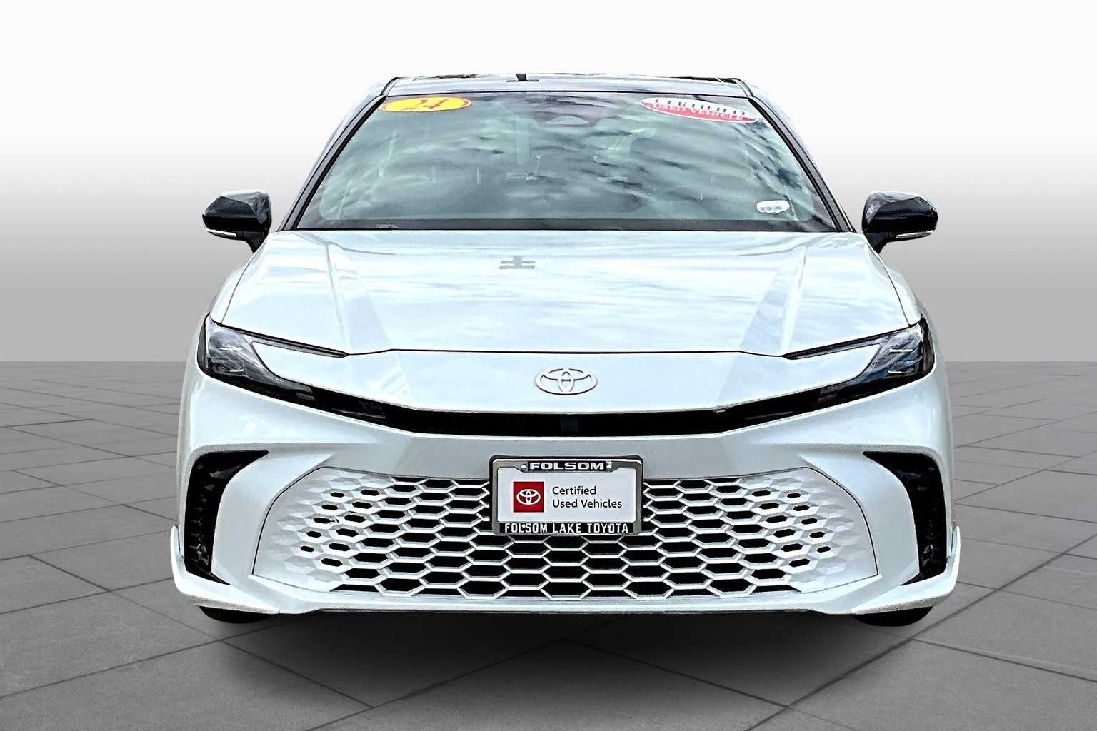 2025 Toyota Camry XSE photo 3