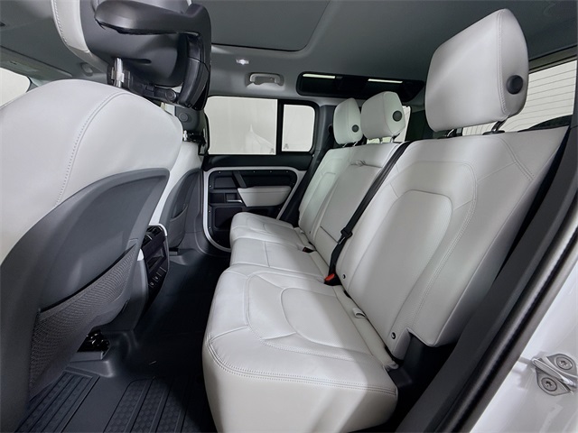 2025 Land Rover Defender 110 X-Dynamic SE photo 19