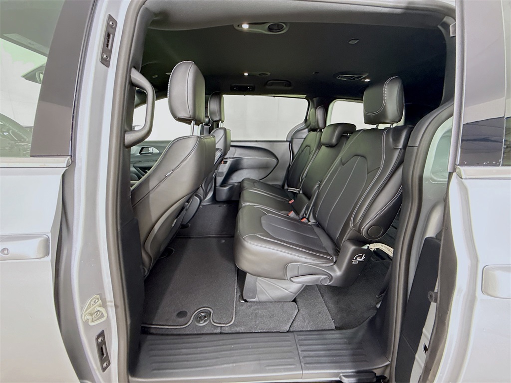2026 Chrysler Pacifica photo 16