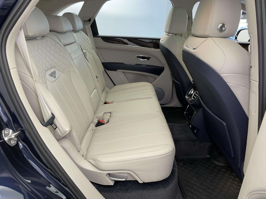 2022 Bentley Bentayga V8 photo 20