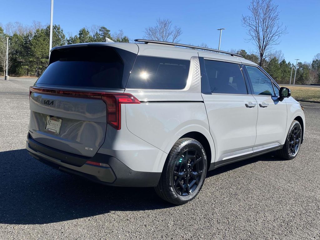 2025 Kia Carnival SX photo 2