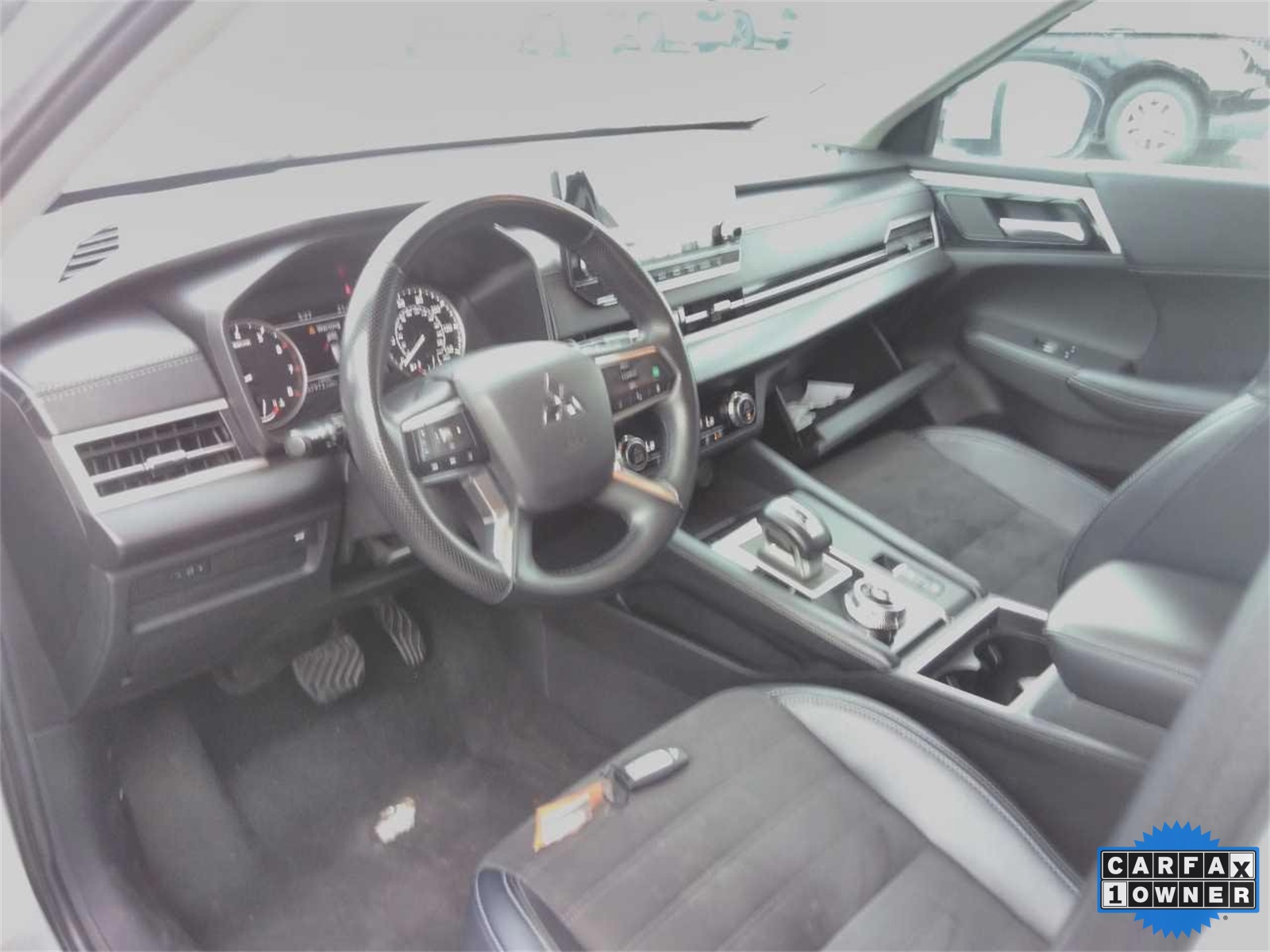 2024 Mitsubishi Outlander SE photo 4