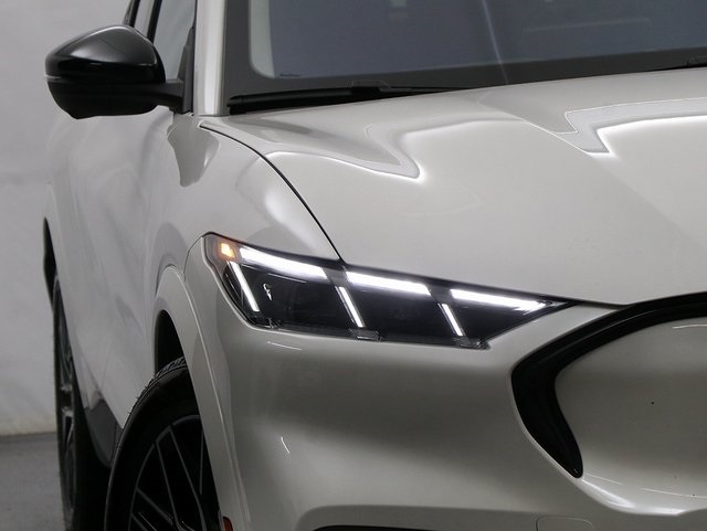 2025 Ford Mustang Mach-E Premium photo 4