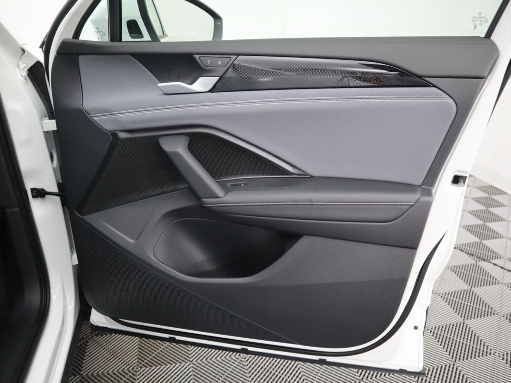 2025 Volkswagen Tiguan SE photo 25