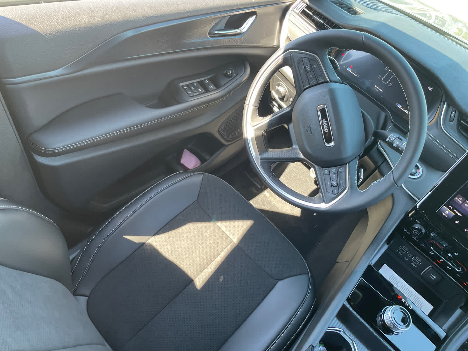 2025 Jeep Grand Cherokee Altitude photo 14