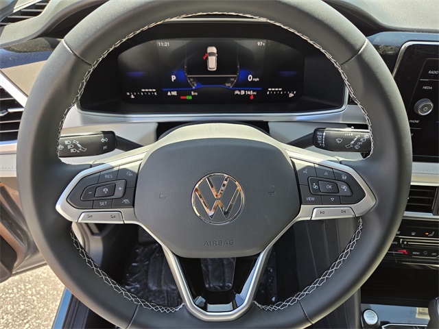 2025 Volkswagen Taos SE photo 9