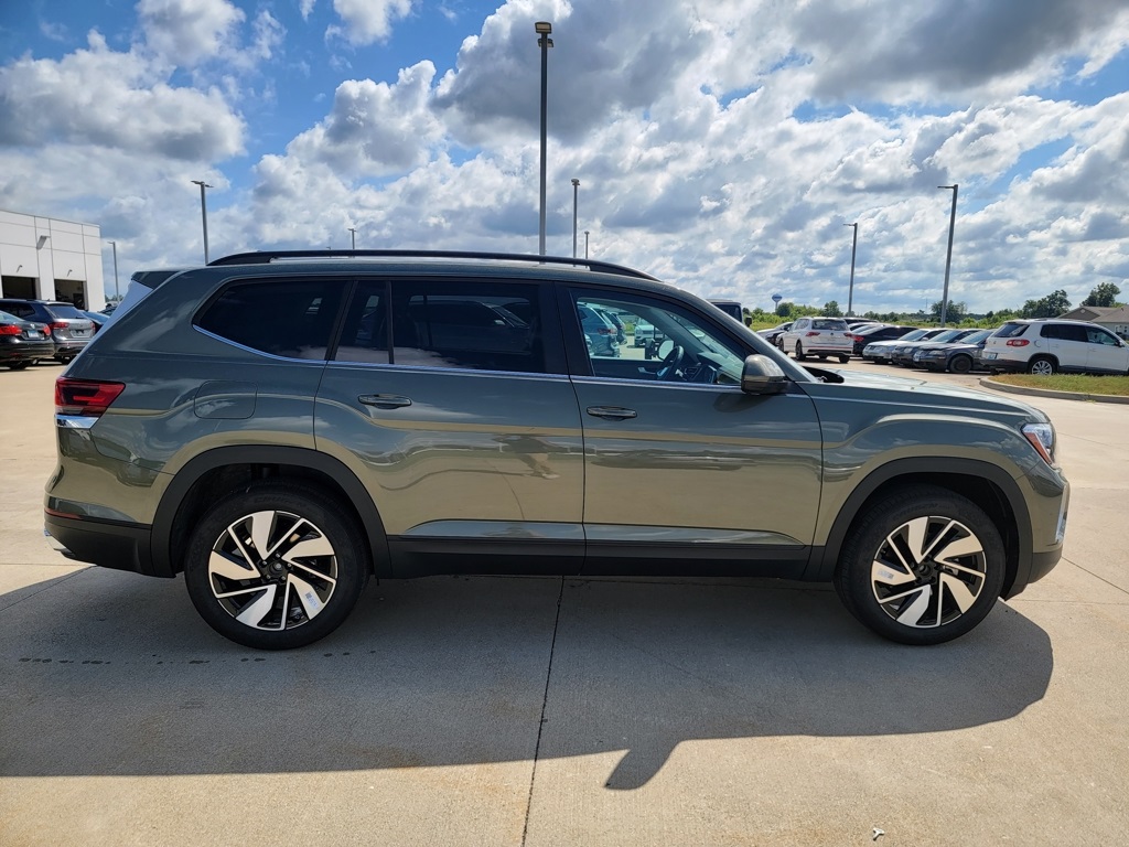 2026 Volkswagen Atlas SE Technology photo 2