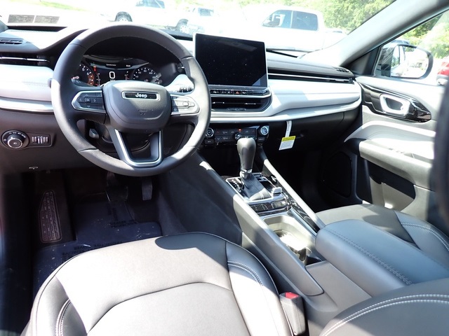2025 Jeep Compass Limited photo 12