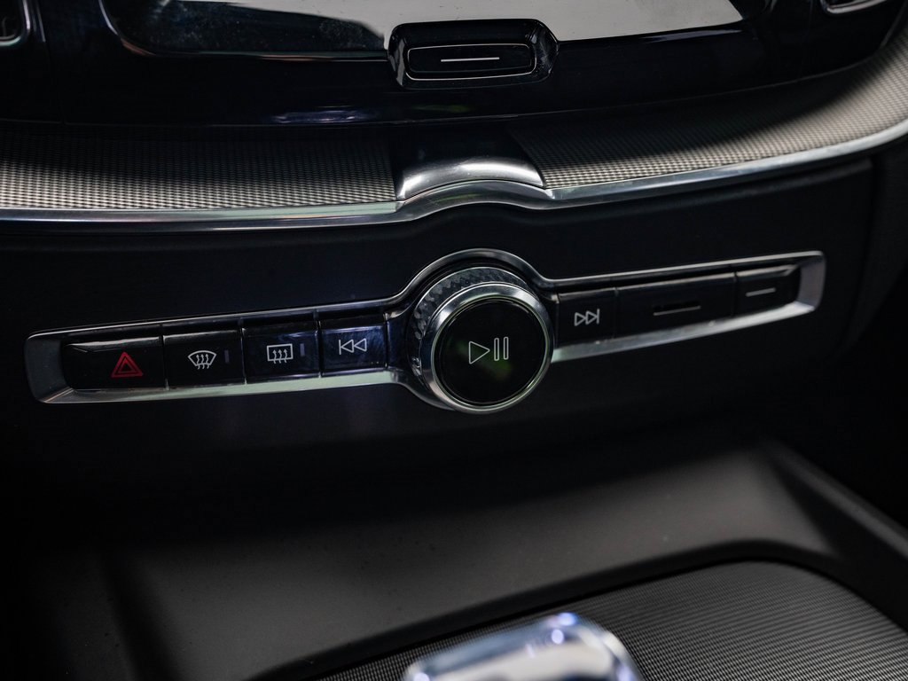 2024 Volvo XC60 Recharge Hybrid Ultimate photo 32