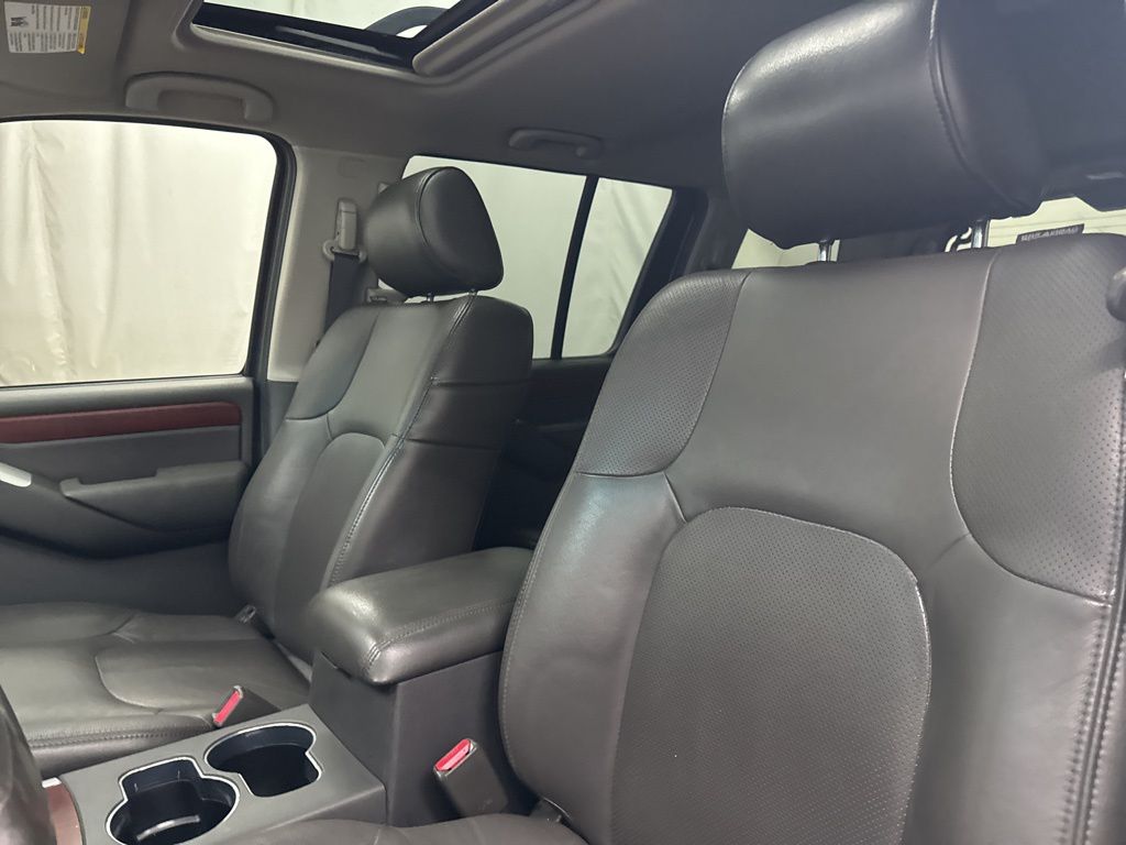 2008 Nissan Pathfinder LE photo 7