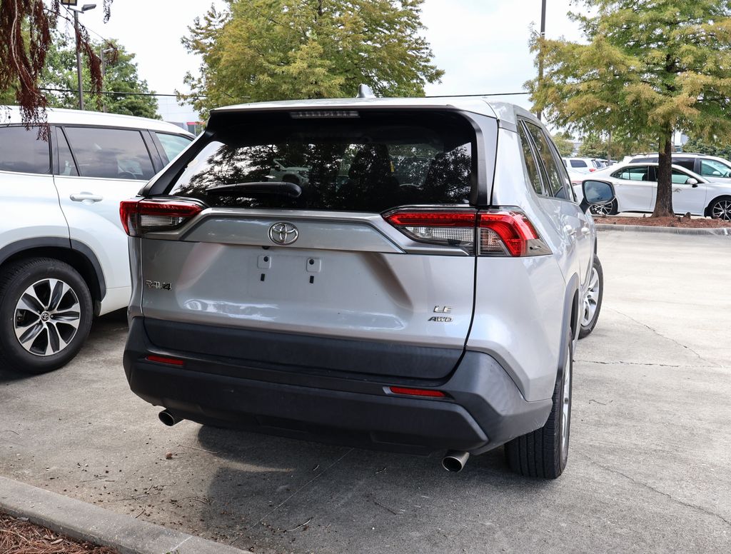 2022 Toyota RAV4 LE photo 3