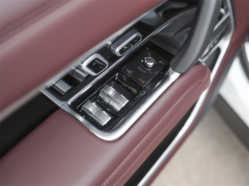 2025 Land Rover Range Rover SE photo 22