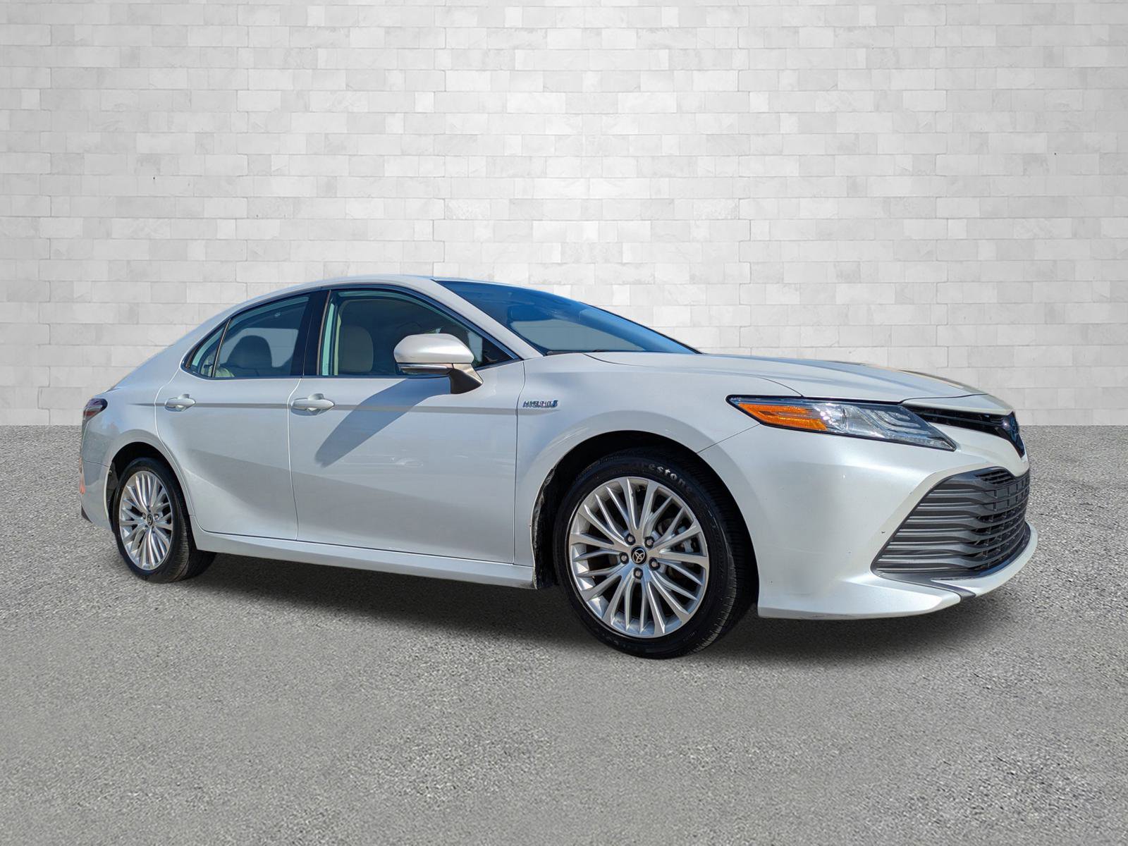 2020 Toyota Camry XLE's photo