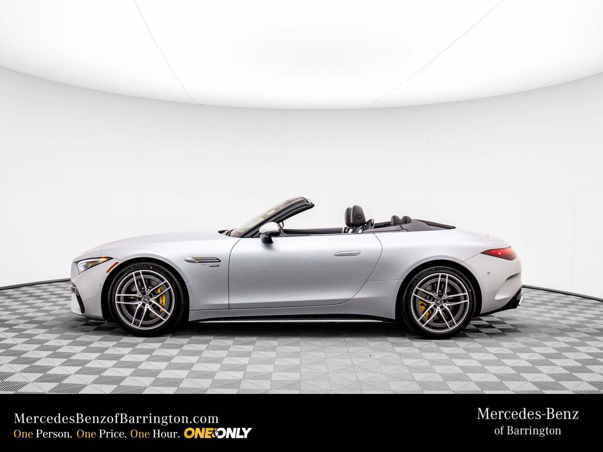 2025 Mercedes Benz SL AMG 63 photo 2
