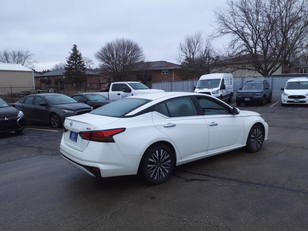 Used 2023 Nissan Altima SV with VIN 1N4BL4DV8PN310459 for sale in Wilmington, IL