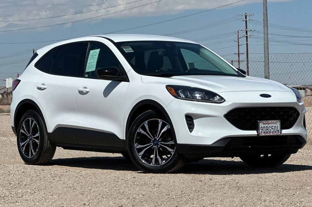 Used 2022 Ford Escape SE with VIN 1FMCU0BZ2NUB08077 for sale in El Centro, CA