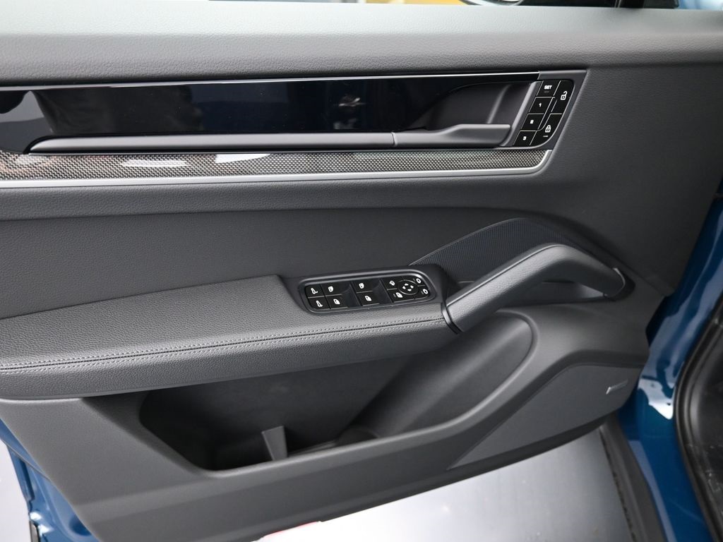 2026 Porsche Cayenne Coupe photo 17