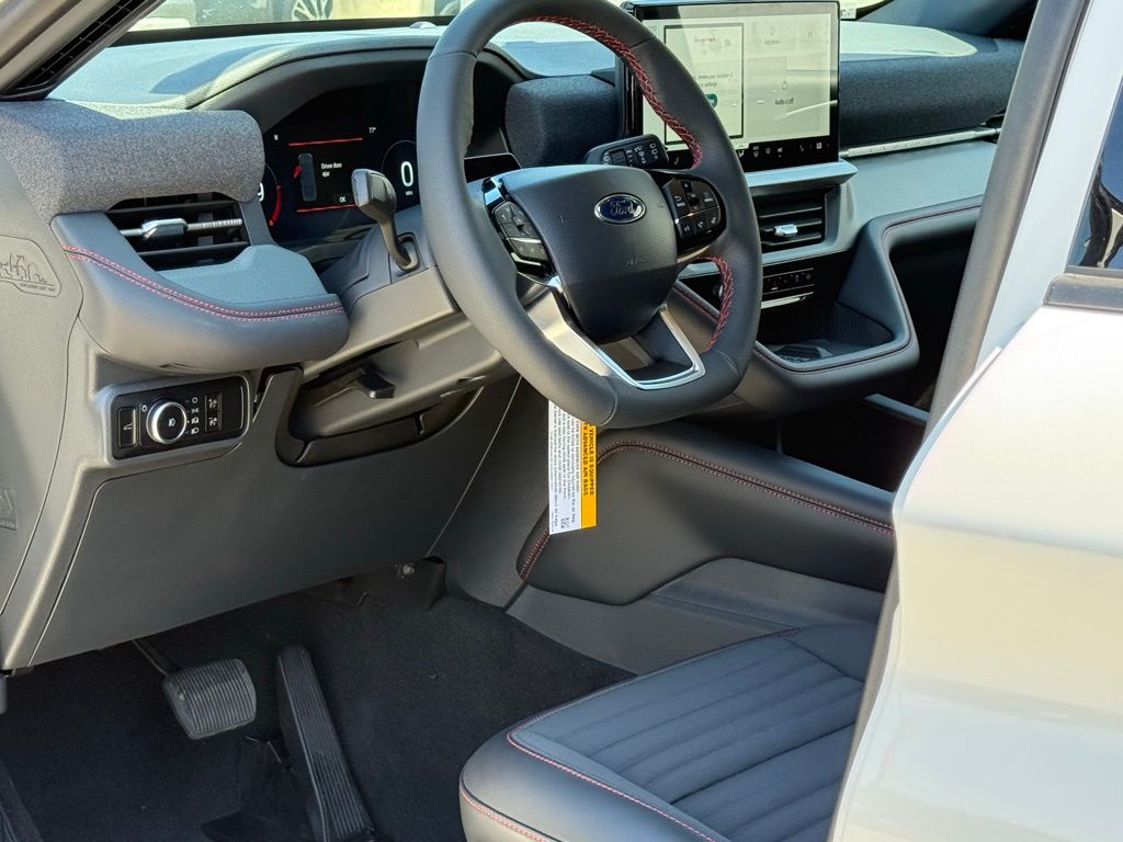 2025 Ford Explorer ST-Line photo 4