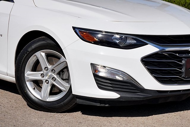 2019 Chevrolet Malibu LS photo 3