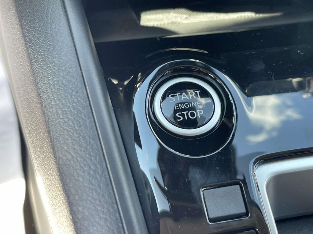 2025 Nissan Versa SV photo 28