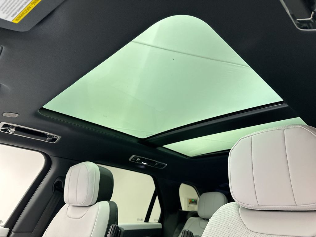 2025 Land Rover Range Rover Sport SE photo 10
