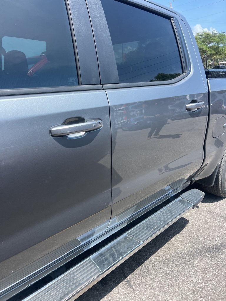 2021 Chevrolet Silverado 1500 LT photo 2