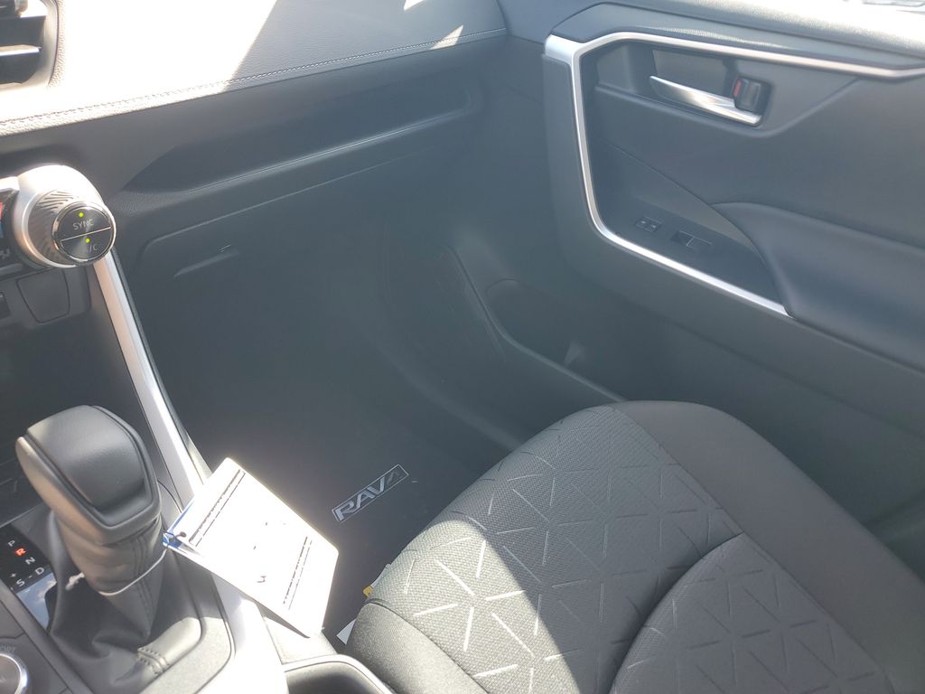 2025 Toyota RAV4 Hybrid XLE photo 25