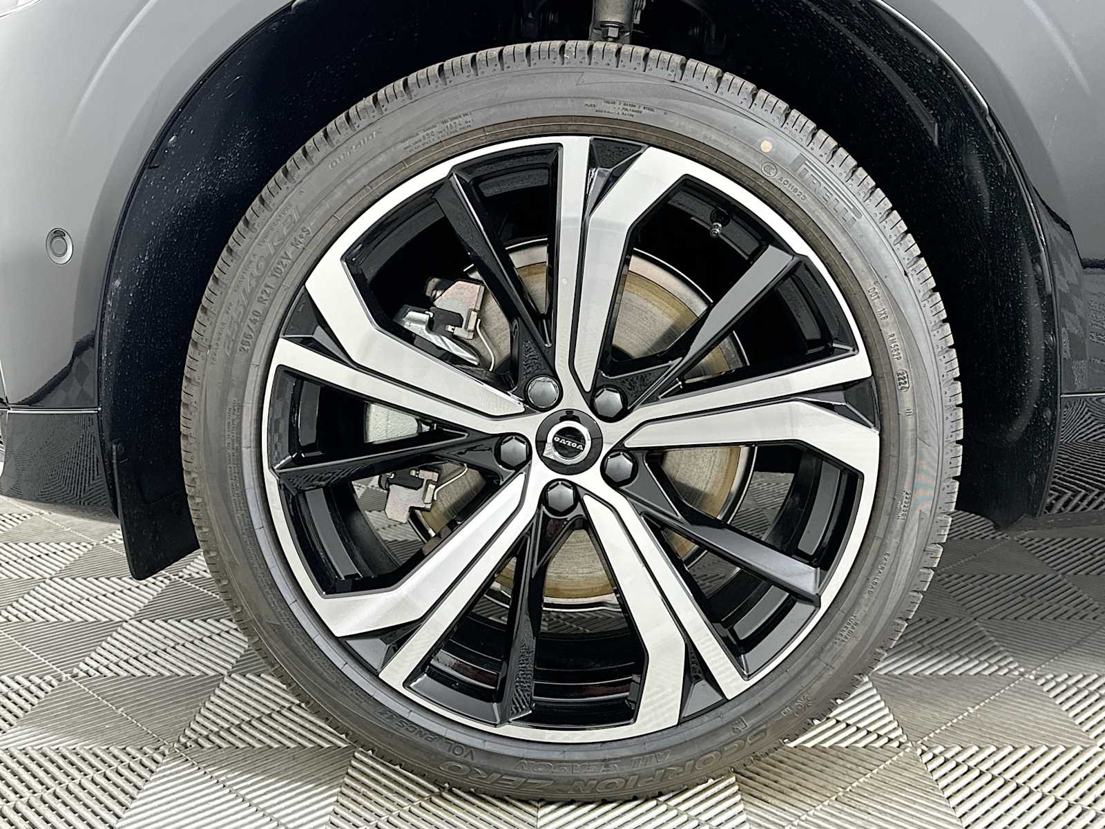 2025 Volvo XC60 photo 24
