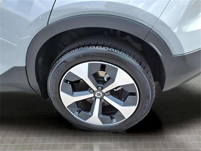 2026 Volvo XC40 Plus AWD photo 2