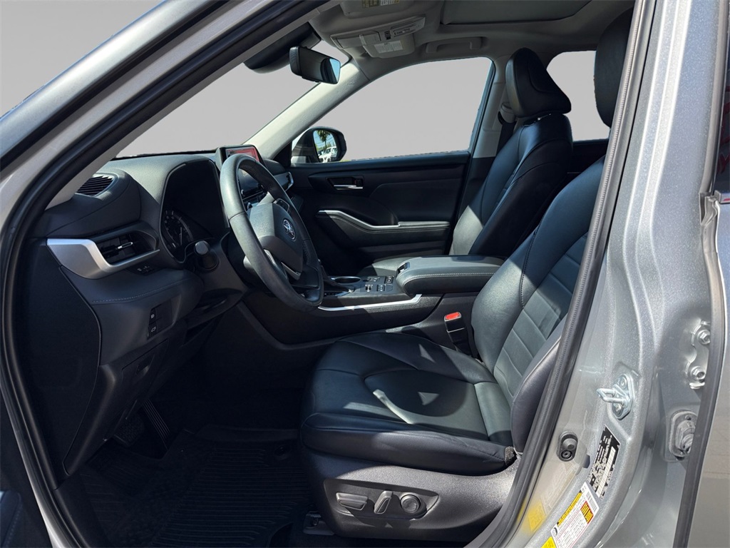 2022 Toyota Highlander XLE photo 12