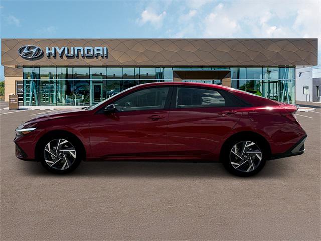 2025 Hyundai Elantra SEL Sport photo 2