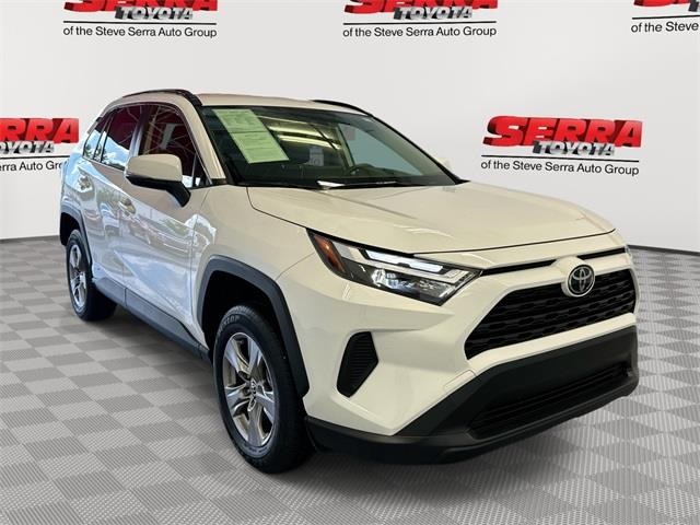 2025 Toyota RAV4 XLE's photo