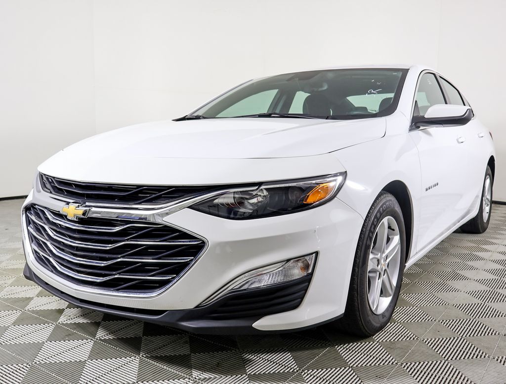 2024 Chevrolet Malibu LS photo 2