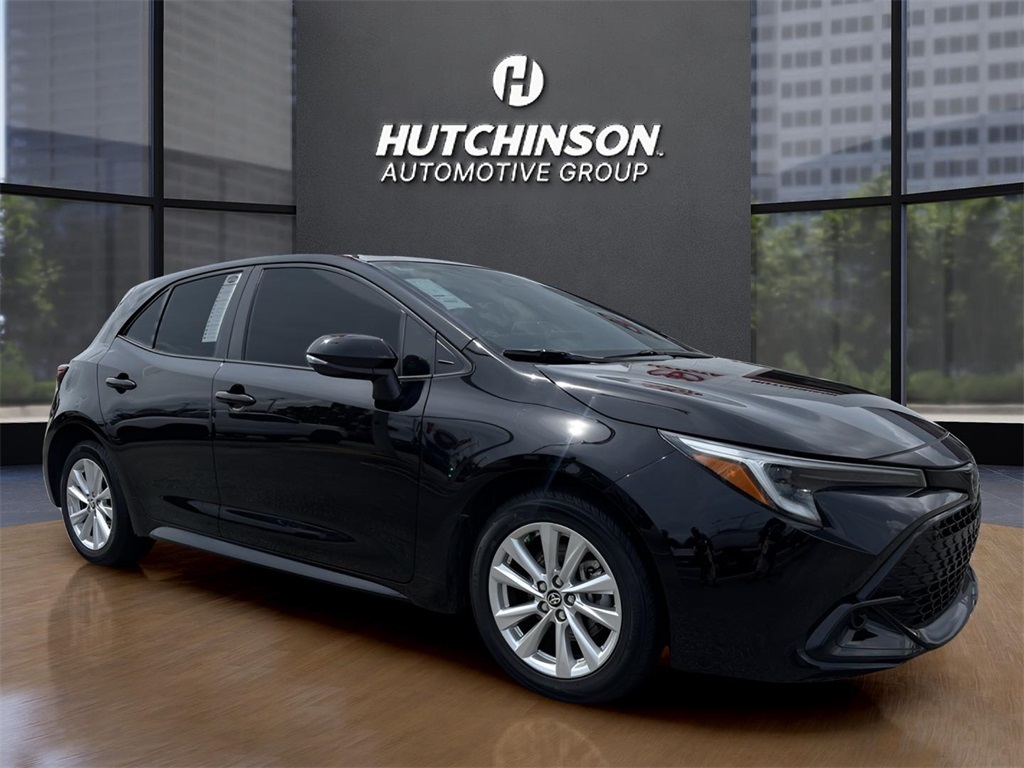 2024 Toyota Corolla Hatchback SE's photo