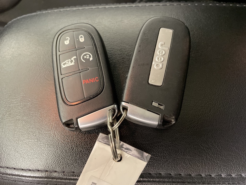 2019 Jeep Cherokee Altitude photo 29