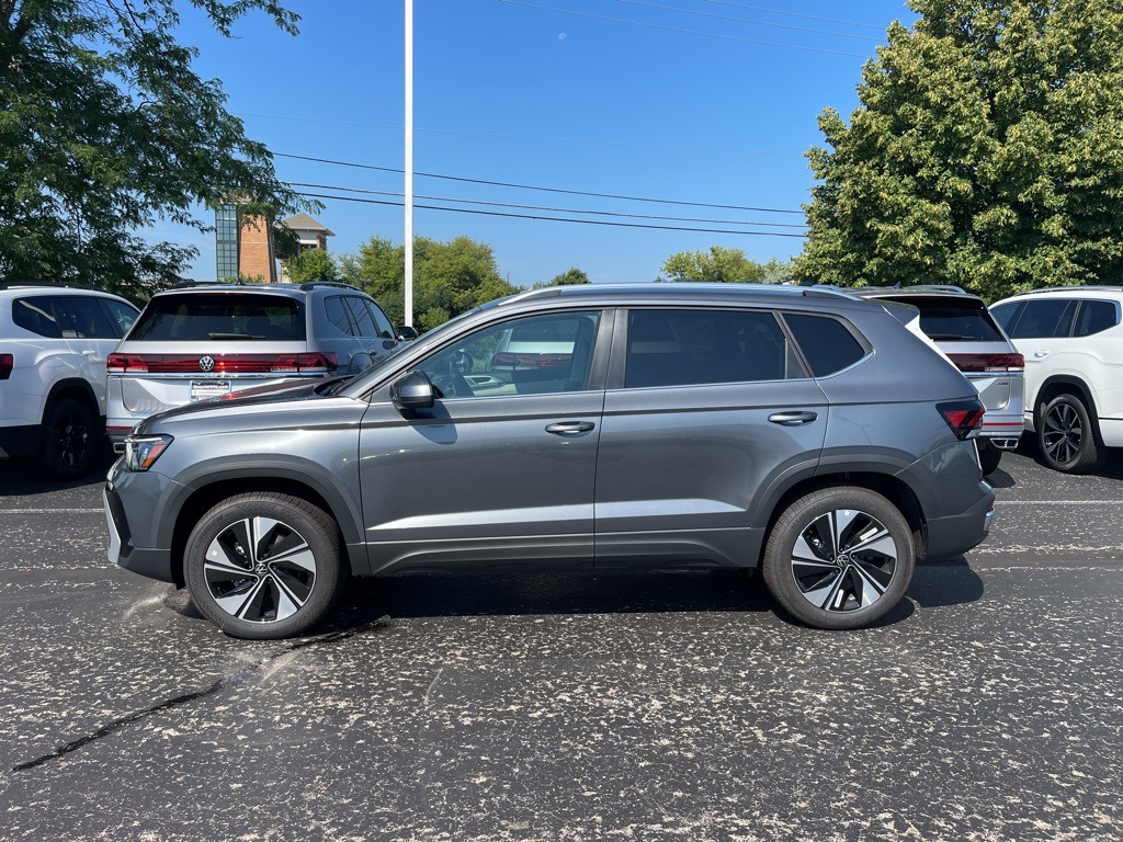 2025 Volkswagen Taos SE photo 2