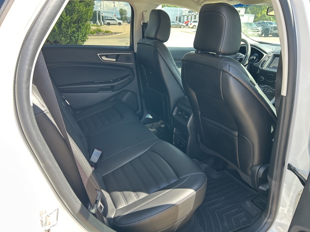 2020 Ford Edge SEL photo 28