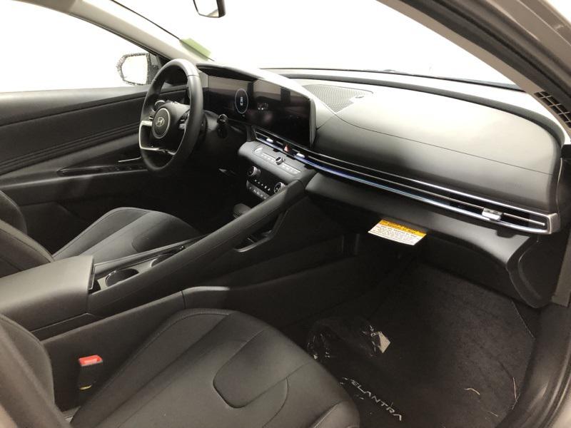 2025 Hyundai Elantra SEL Convenience photo 14