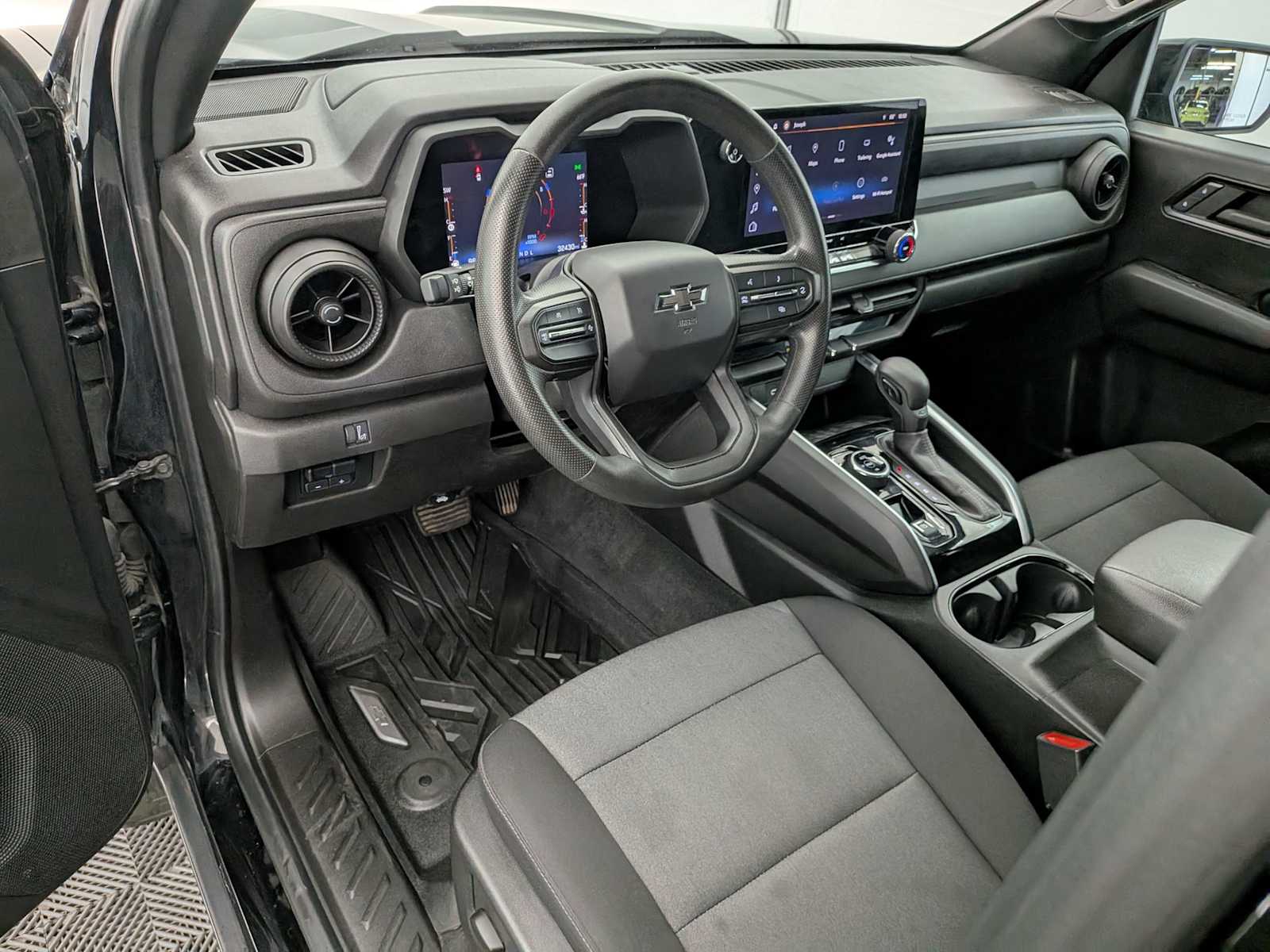 2023 Chevrolet Colorado Trail Boss photo 2