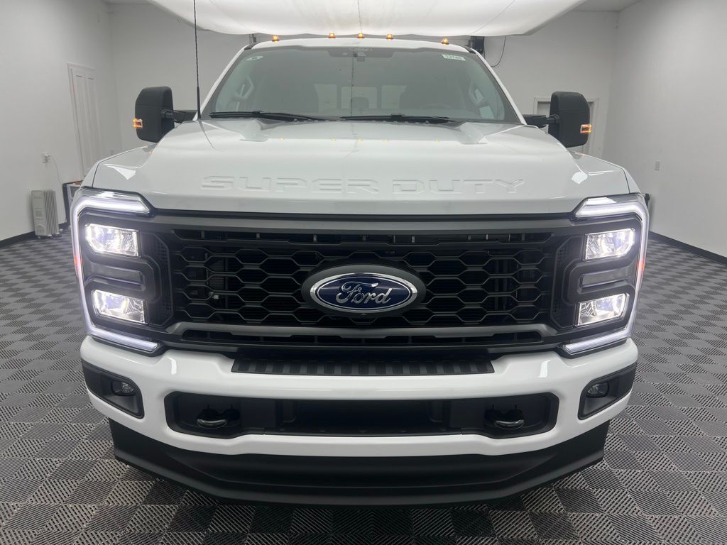 2025 Ford F-250 photo 5