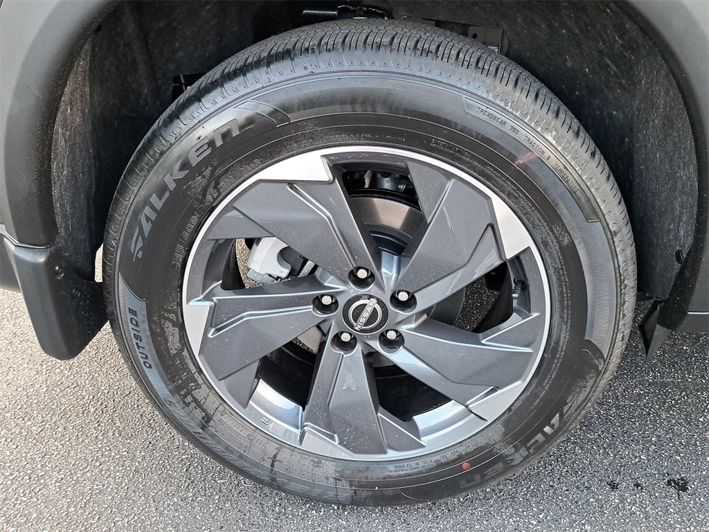 2026 Nissan Rogue SV photo 8