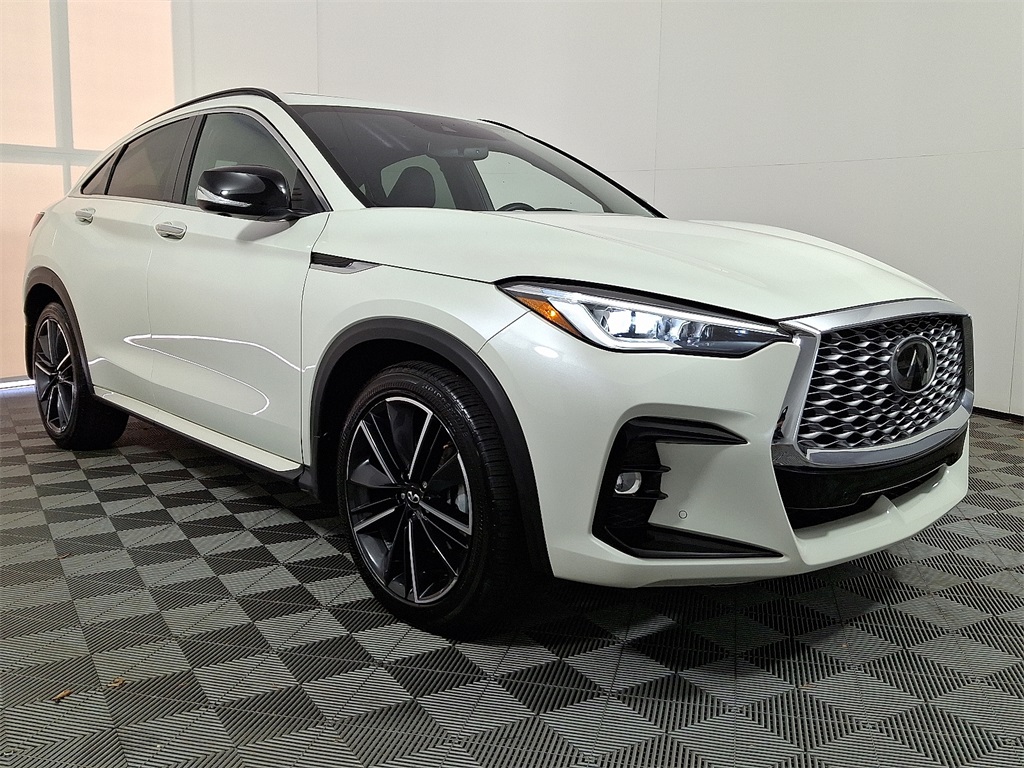 2023 Infiniti QX55 Essential photo 3