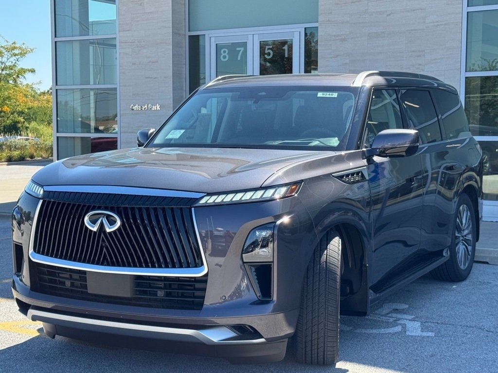 2026 Infiniti QX80 Luxe photo 2