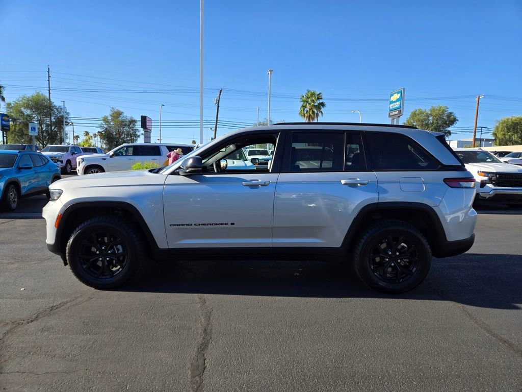2024 Jeep Grand Cherokee Altitude photo 3
