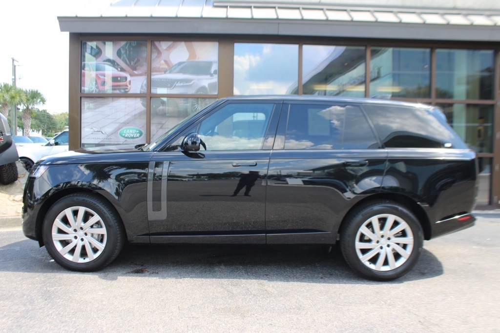2025 Land Rover Range Rover SE photo 2