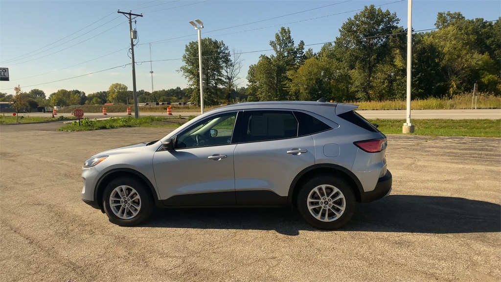 2022 Ford Escape SE photo 3