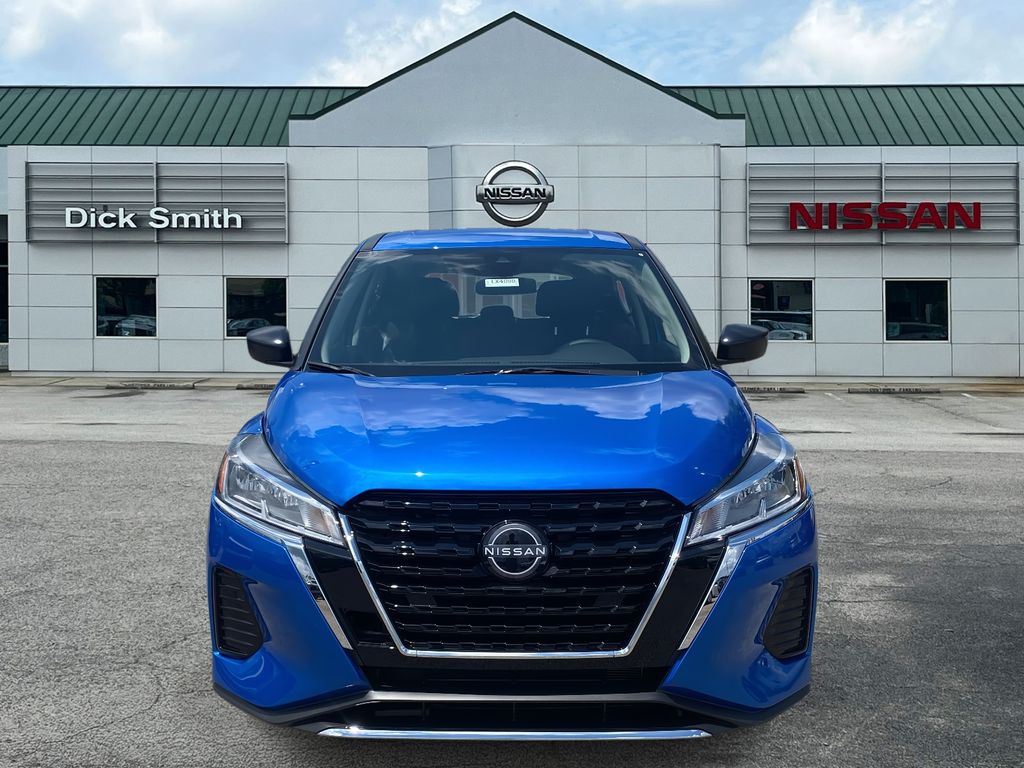 2025 Nissan Kicks Play S photo 2