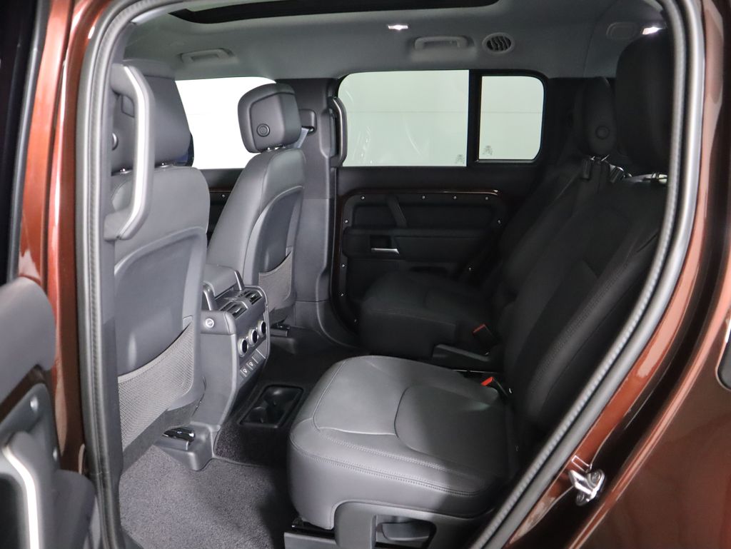 2025 Land Rover Defender 130 S photo 18